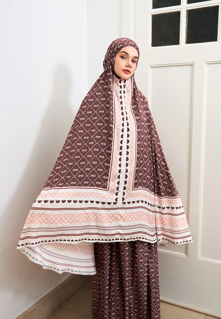 BNB CALVERTON PRAYER WOMAN SET - TAUPE - Image 3