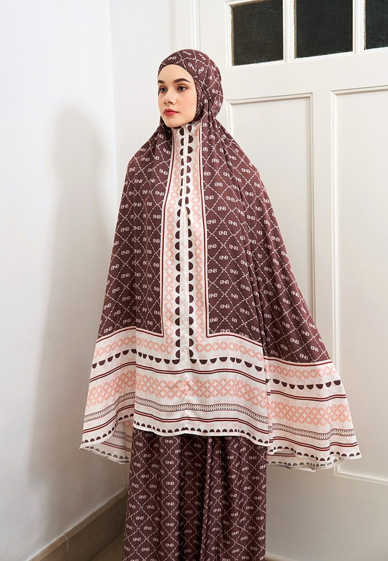 BNB CALVERTON PRAYER WOMAN SET - TAUPE - Image 4