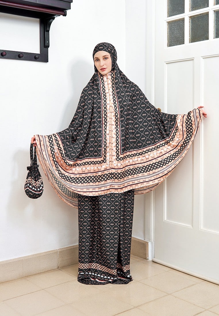 BNB CALVERTON PRAYER WOMAN SET - BLACK - Image 3