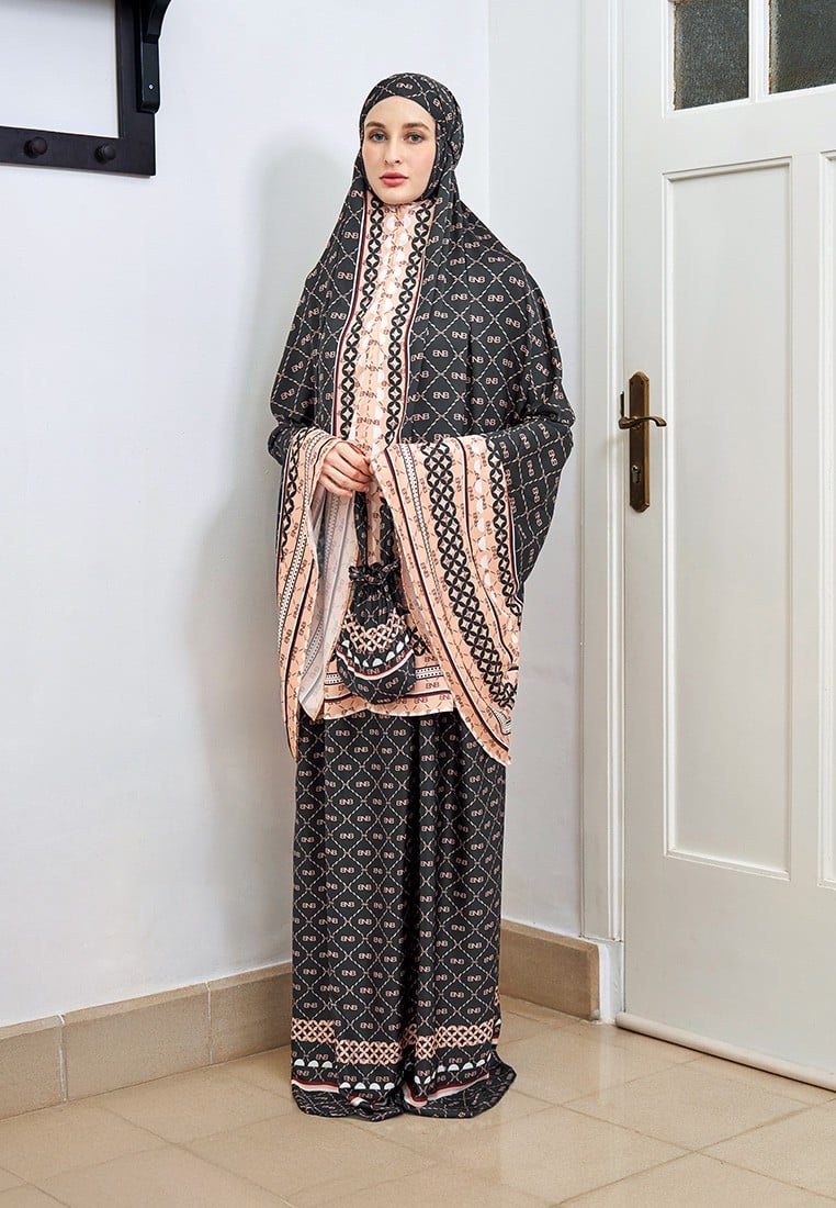 BNB CALVERTON PRAYER WOMAN SET - BLACK