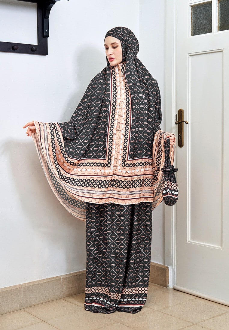 BNB CALVERTON PRAYER WOMAN SET - BLACK - Image 4