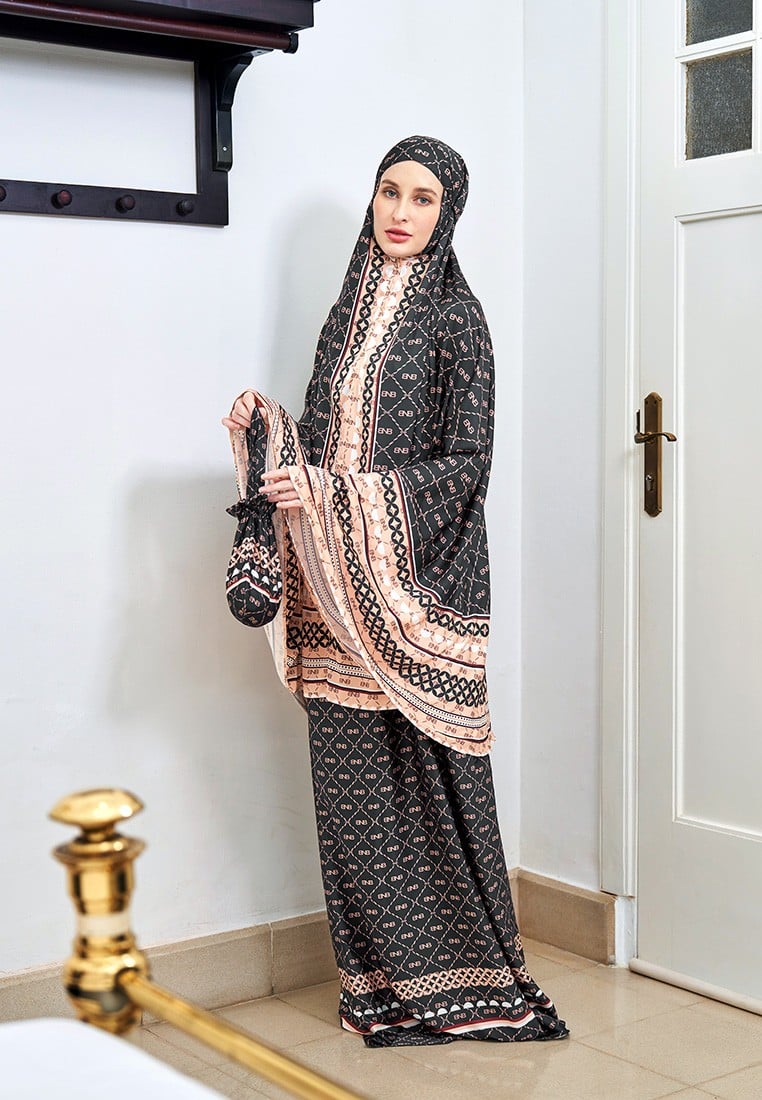 BNB CALVERTON PRAYER WOMAN SET - BLACK - Image 6