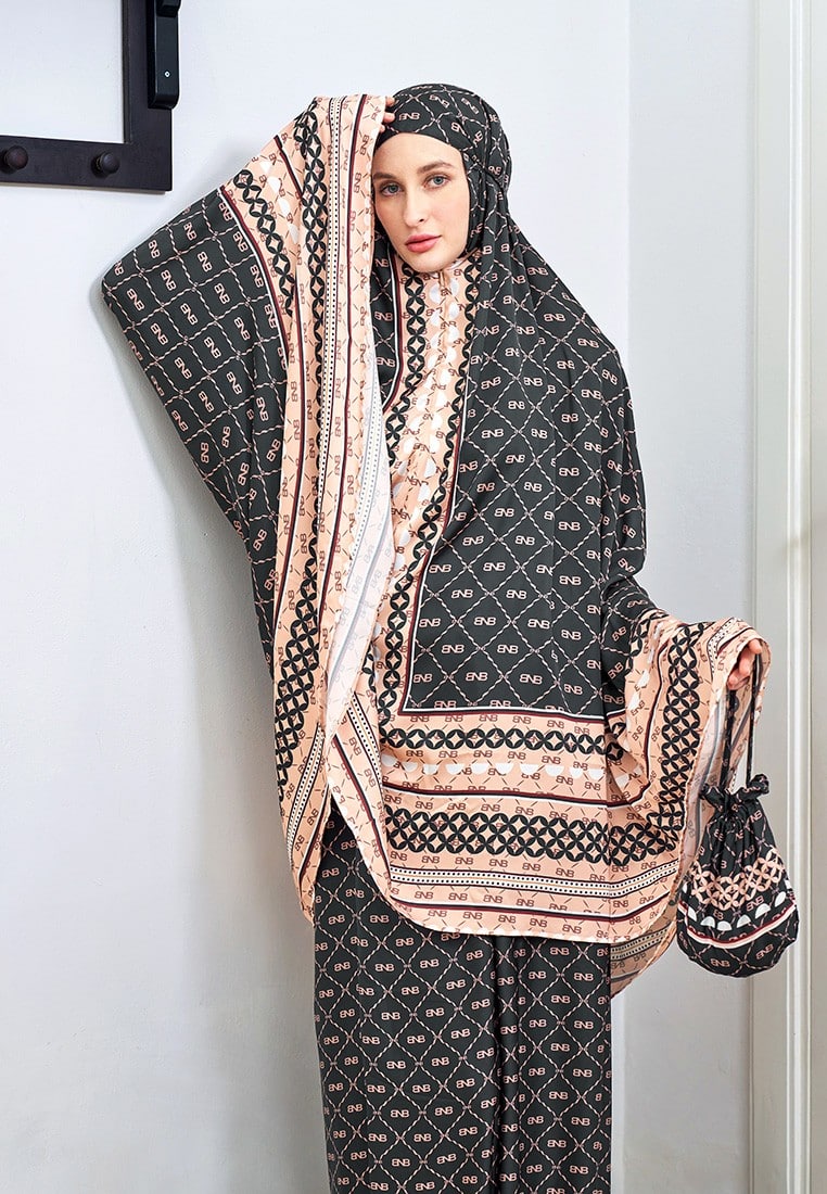 BNB CALVERTON PRAYER WOMAN SET - BLACK - Image 5