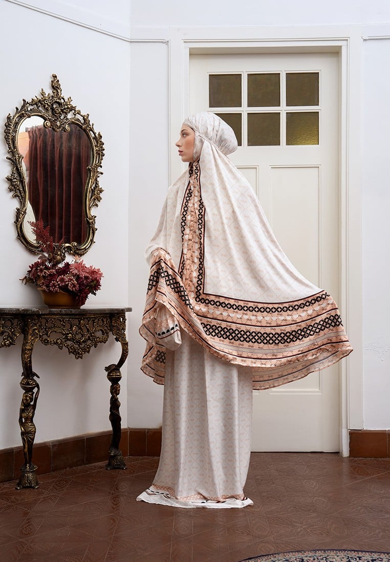 BNB CALVERTON PRAYER WOMAN SET - IVORY - Image 5