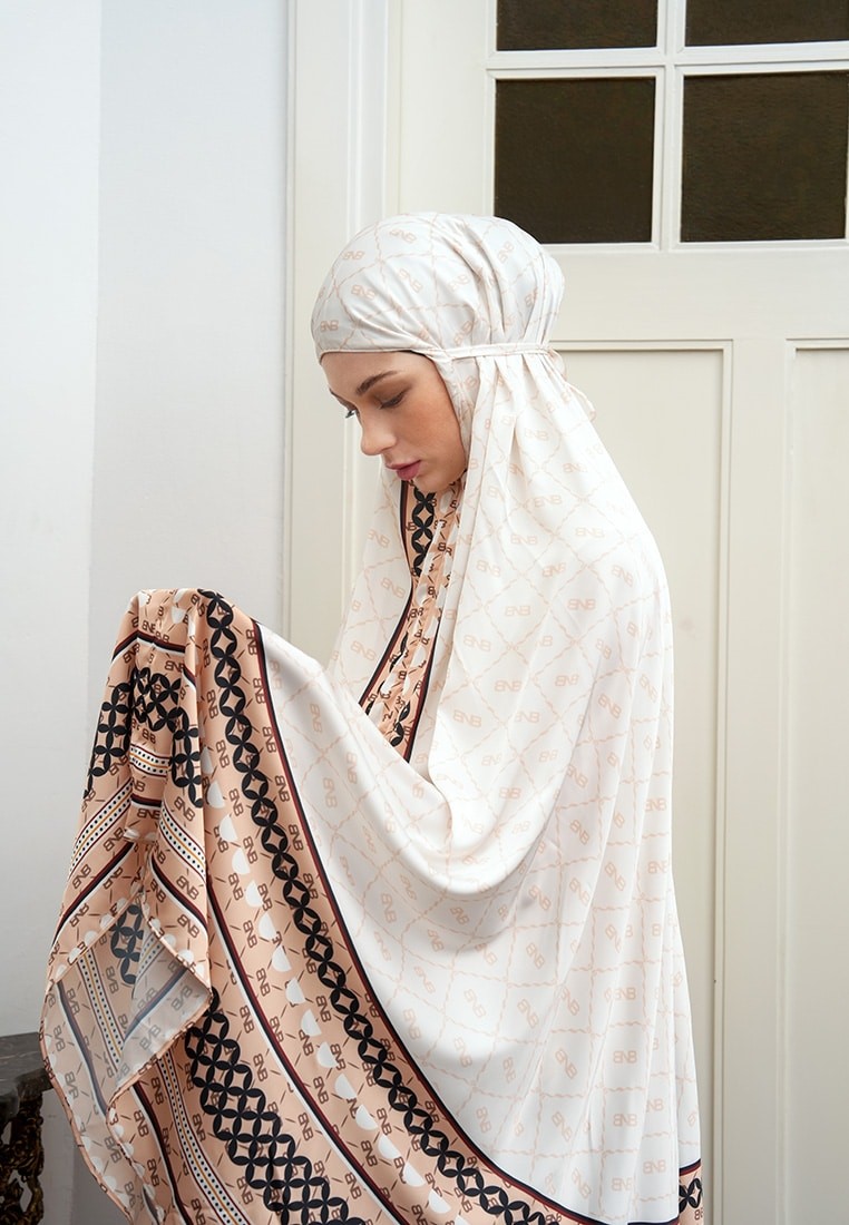 BNB CALVERTON PRAYER WOMAN SET - IVORY - Image 8