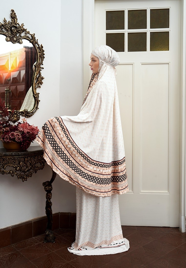 BNB CALVERTON PRAYER WOMAN SET - IVORY - Image 9