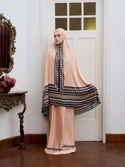 BNB CALVERTON PRAYER WOMAN SET - LATTE