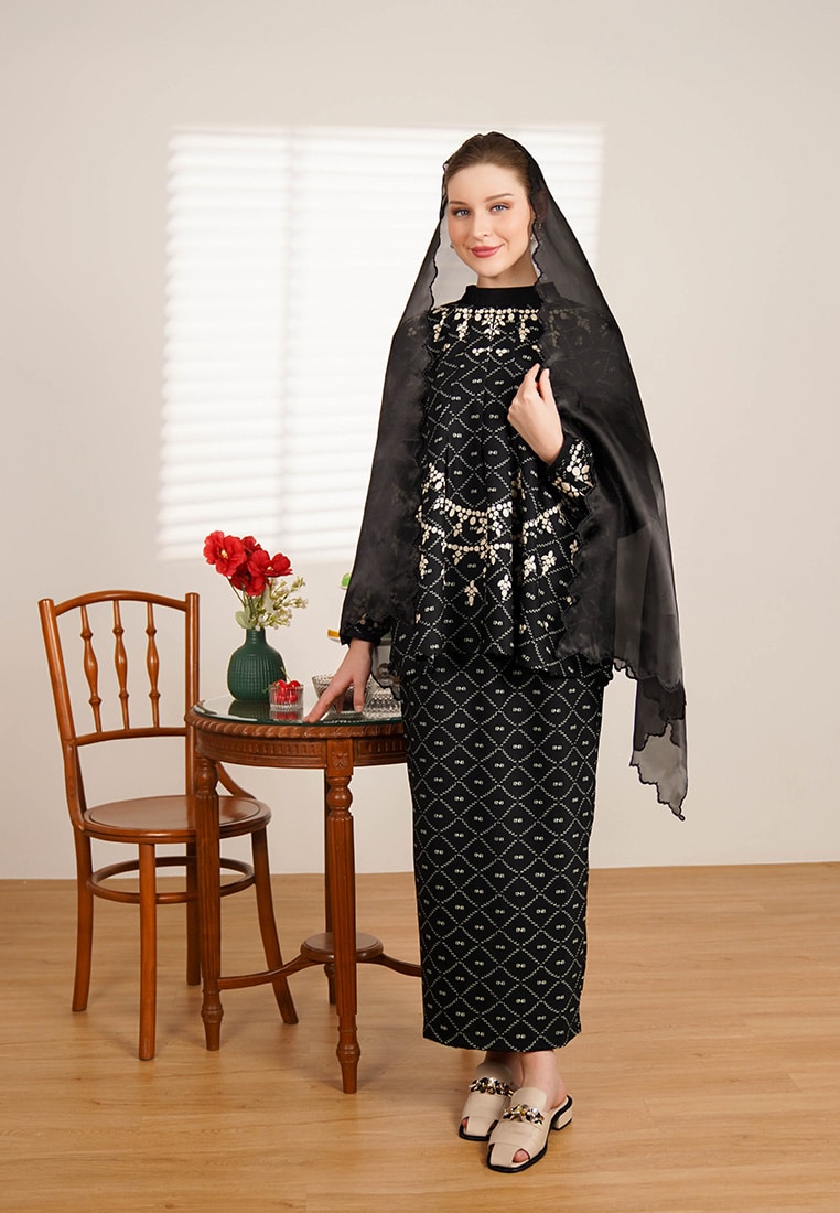 BNB MIDDLETON SET - BLACK - Image 6